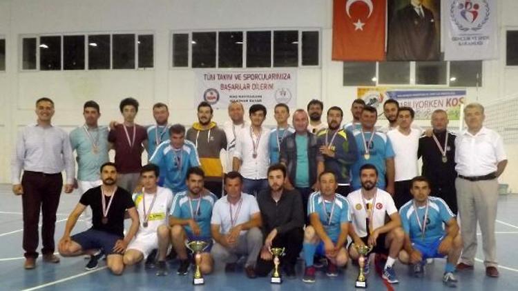 Voleybol Turnuvasının şampiyonu Kılınçlıspor