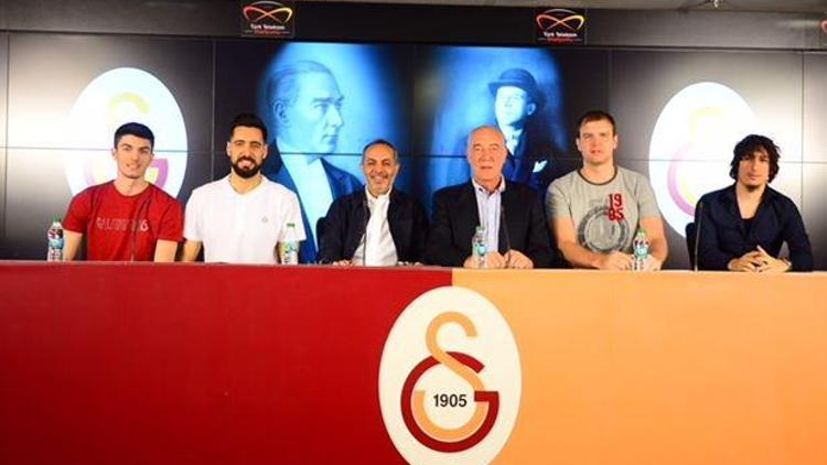 Galatasaraylı voleybolcular için imza töreni
