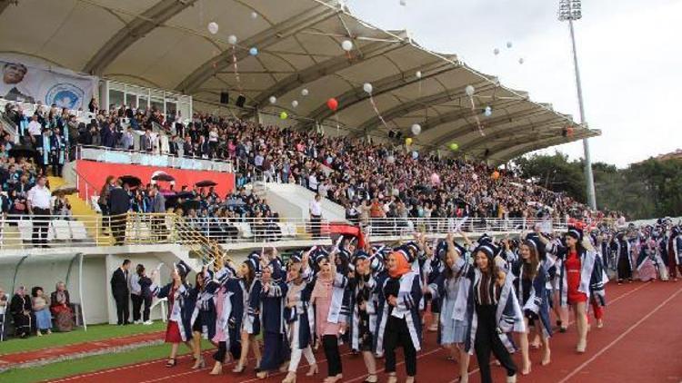 Kırklareli Üniversitesi 2017-2018 mezuniyet töreni gerçekleştirildi