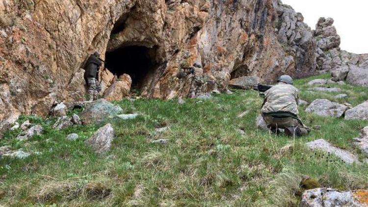 Vanda PKKlı teröristlerin kullandığı 4 sığınak imha edildi