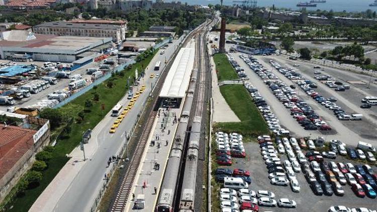 Banliyö hattında test treni raylarda