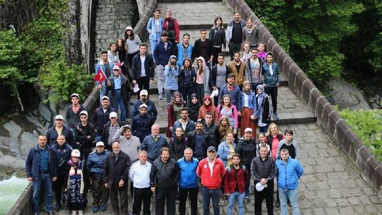 Arhavi’de Mençuna Şelalesine doğa yürüyüşü