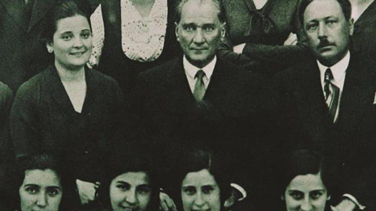 19 Mayısa özel “Atatürk ve Gençlik Fotoğrafları” Sergisi Trump AVM’de