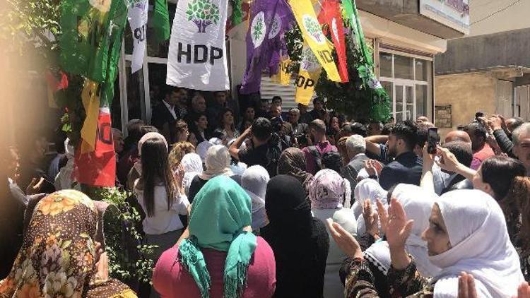 HDPli Beştaş: Demirtaş dışındakiler kampanyalarını rahat yapıyor