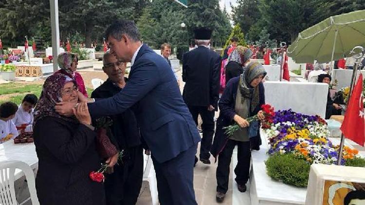 Başkan Feyzioğlu, Anneler Günü’nde şehit annelerini yalnız bırakmadı