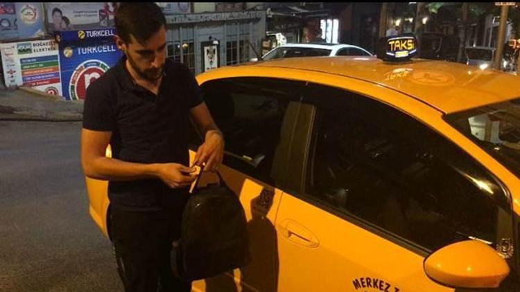 Taksici unutulan içi para dolu çantanın sahibini 4 saat arayıp buldu