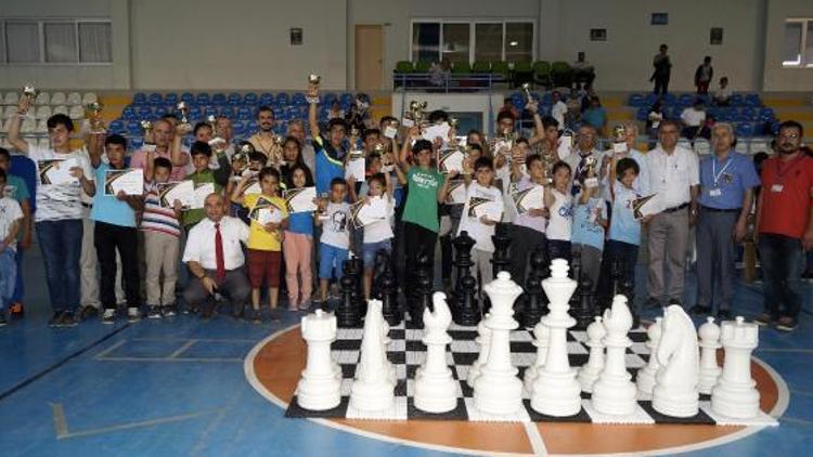 Finikede satranç ve mangala turnuvası
