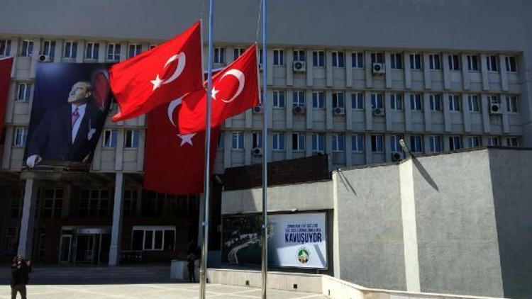 Zonguldakta da bayraklar yarıya indirildi