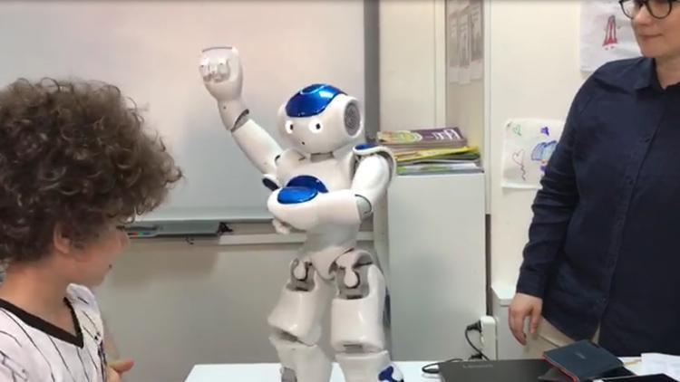 Robot öğretmen ‘Elias’ Türkiyede