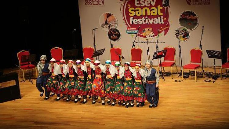 Sanat Festivalinde sahne gençlerin