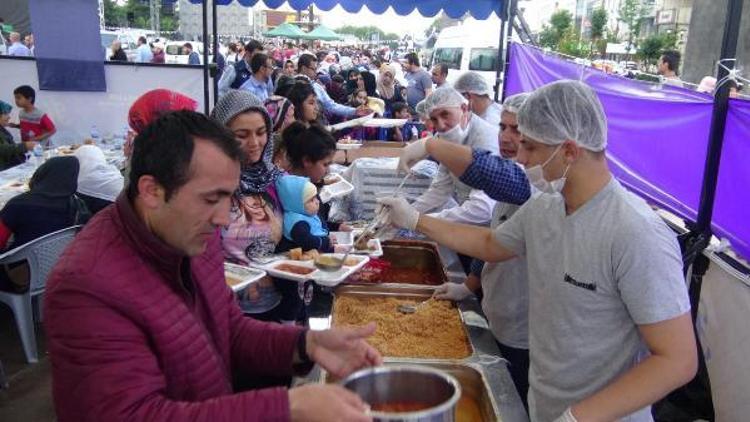 Diyarbakırda iftar çadırlarına yoğun ilgi
