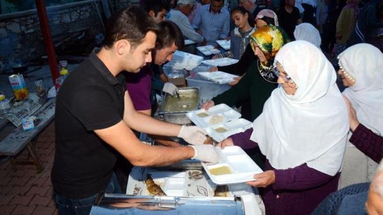 İbradıda el ele gönül gönüle iftarlar