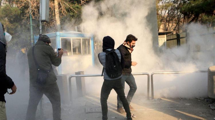 İranda protesto gösterisi: 1 ölü