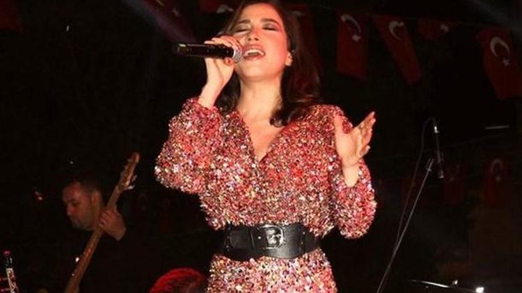 Burcu Güneş Playback yapma diyen seyirciyi fena azarladı