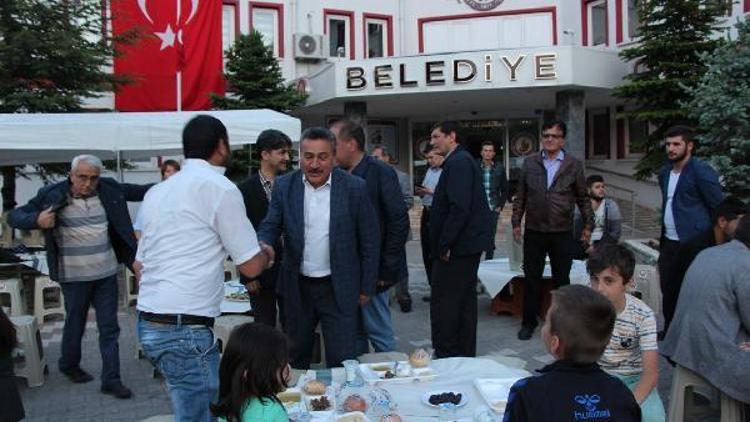 Başkan Tutal, ilk orucunu iftar çadırında açtı