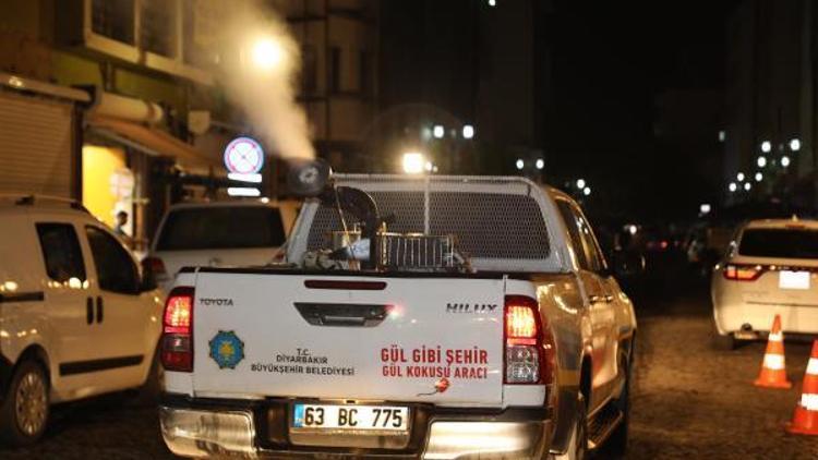 Diyarbakır sokaklarına gül suyu sıkıldı
