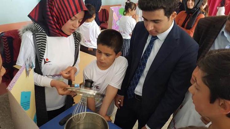 Celaller Köyü Ortaokulu bilim fuarı açıldı