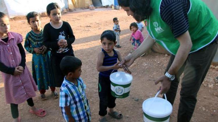 Suriyede 50 bin kişiye iftar yemeği