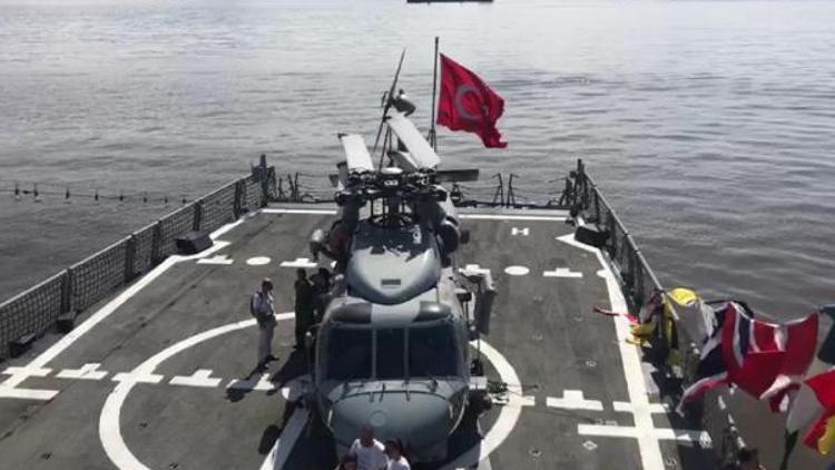 İzmirde savaş gemileri ziyarete açıldı