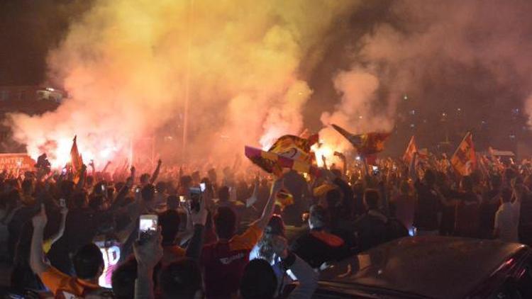 Karabük’te Galatasaray taraftarı şampiyonluğu kutladı