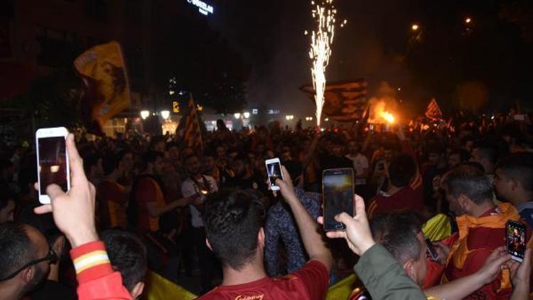 Kütahyada Galatasaray taraftarları kutlama yaptı