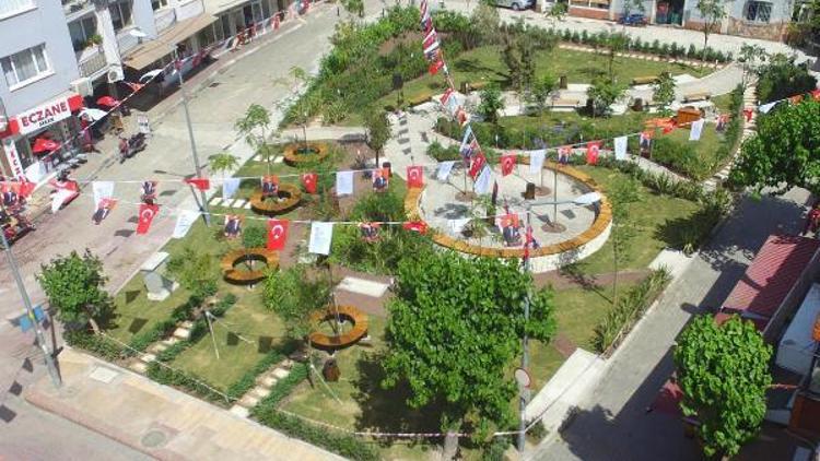 Yıkılan kültür merkezinin yerine Atatürk Parkı açıldı