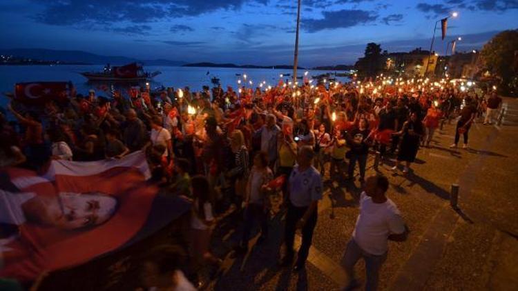 Foçada 19 Mayıs coşkusu gece de sürdü