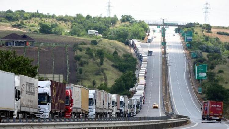 Kapıkulede TIR kuyruğu 30 kilometreye çıktı