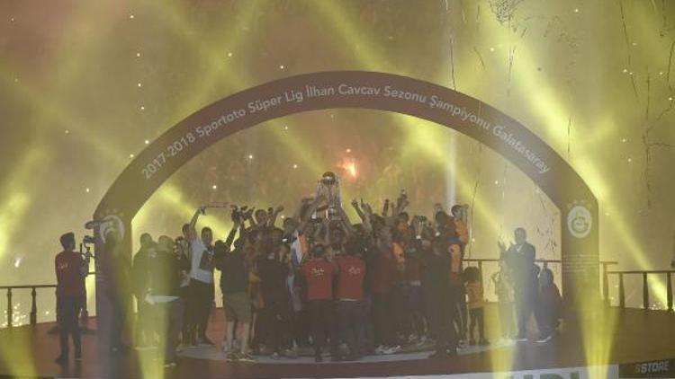 Galatasaray 21inci şampiyonluğunu kutladı (EK FOTOĞRAFLAR)