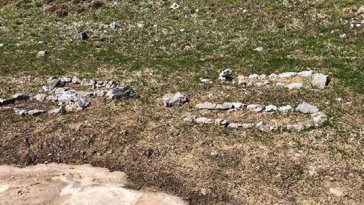 Hakkaride 12 PKKlının temsili mezarı bulundu