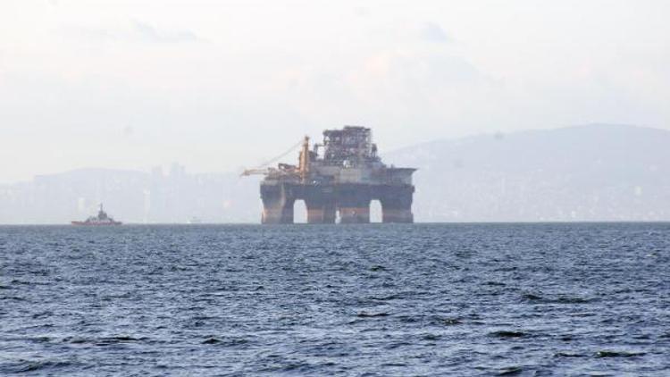 Boğazı trafiğe kapatan petrol platform gemisi Yalova’ya ulaştı