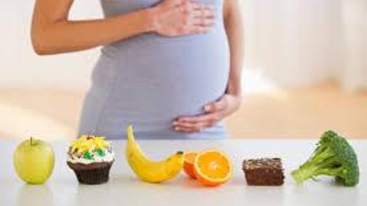 Hamile ve emziren anneler oruç tutabilir Bebeği etkiler mi