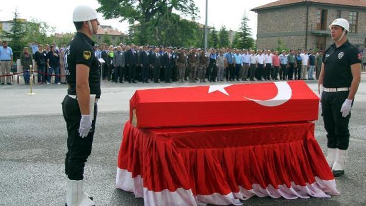 Kayseride kalp krizinden ölen polis için tören