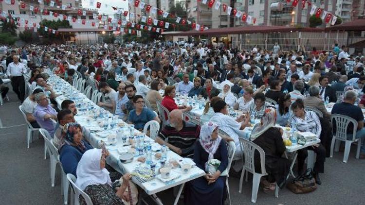 Başkan Kocamaz, vatandaşla Mezitli iftar sofrasında buluştu