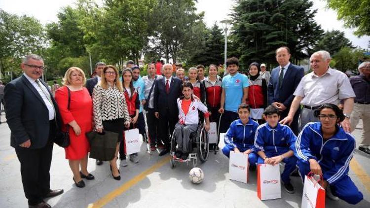 Başkan Yaşar, öğrenciler ile milli sporcuları bir araya getirdi