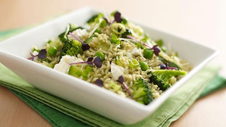 Pirinçli brokoli salatası tarifi