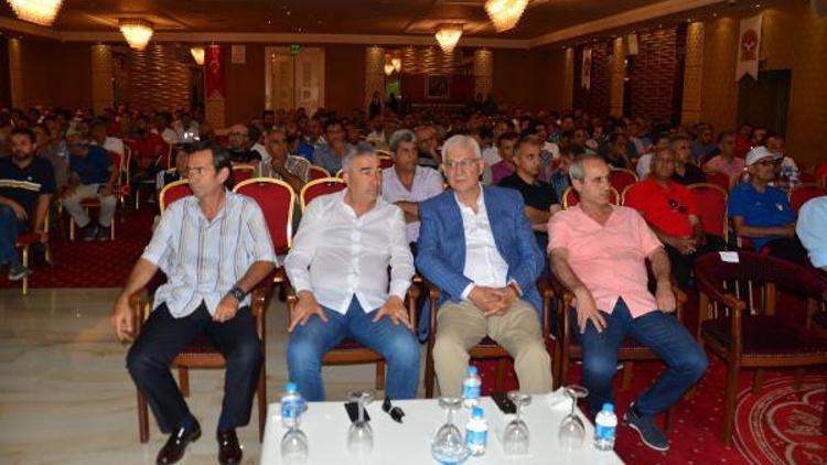 Futbol antrenörleri Adanada buluştu