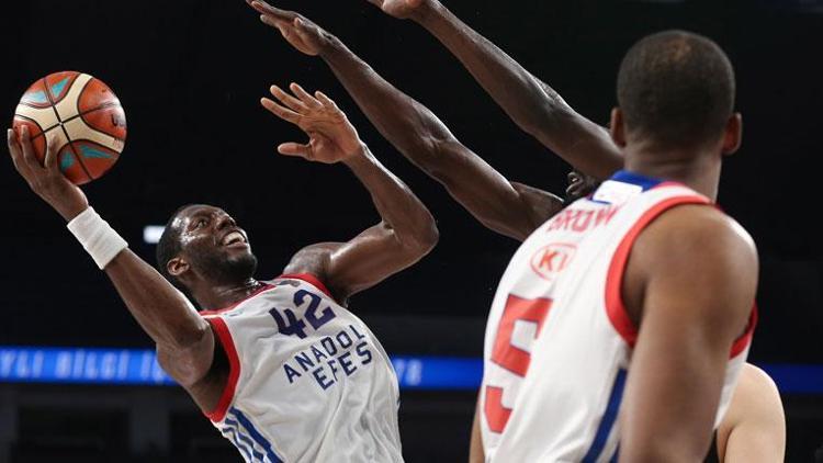 Anadolu Efes seride öne geçti