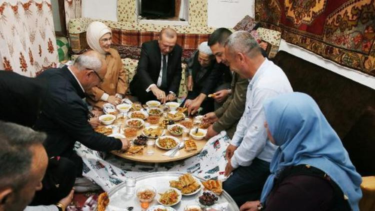 Cumhurbaşkanı Erdoğan iftar sofrasına konuk oldu