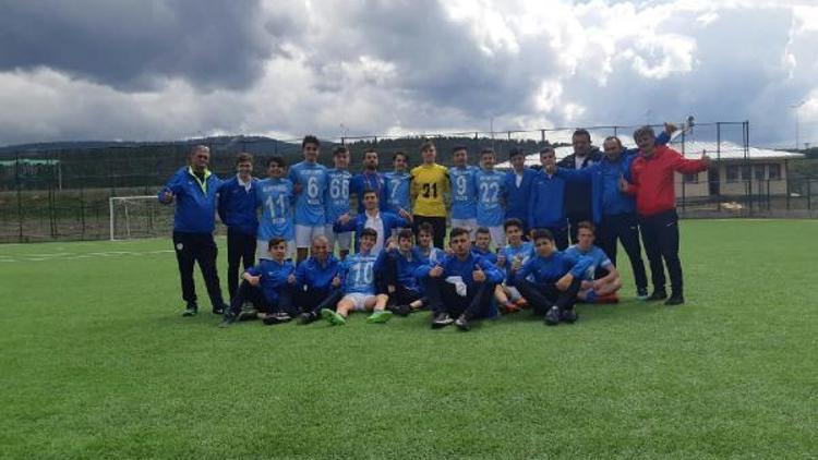 Rize Belediyespor U15 takımı bölge şampiyonu oldu