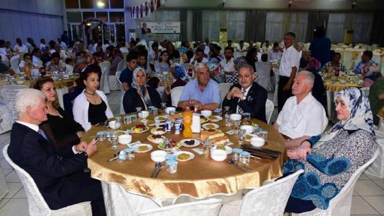 Mahalle muhtarları ve belediye meclis üyelerine iftar