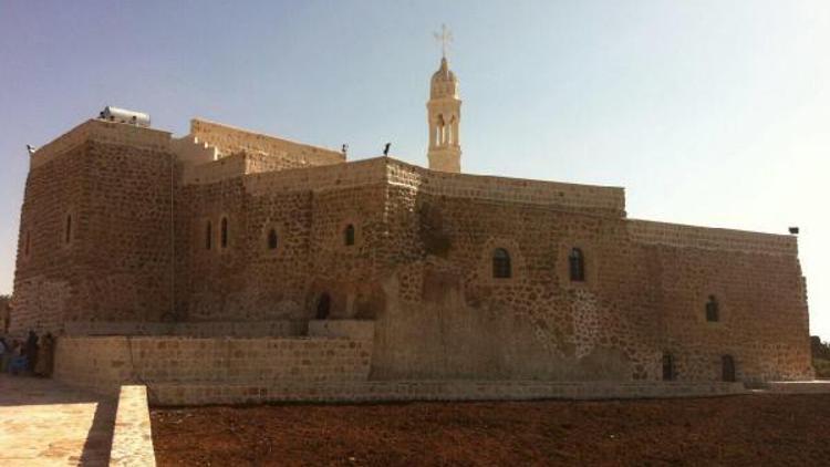 Mardinde Süryanilere kilise, manastır ve mezarlıklarının tapuları verildi