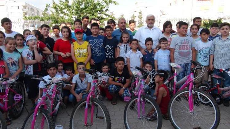 Kiliste 100 çocuğa bisiklet