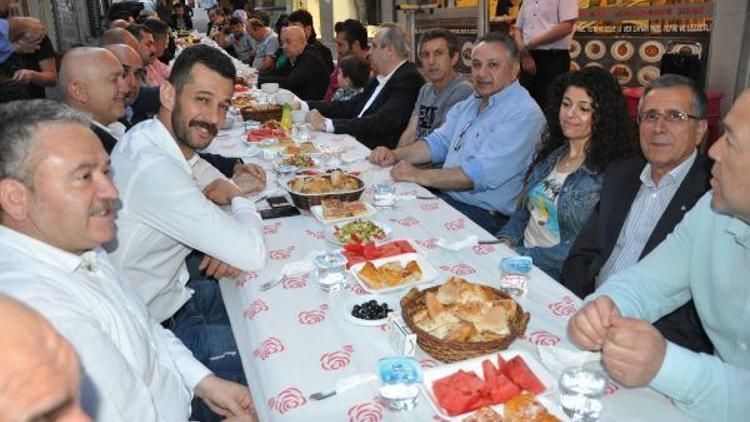 27 yıldır iftar geleneğini yaşatıyorlar