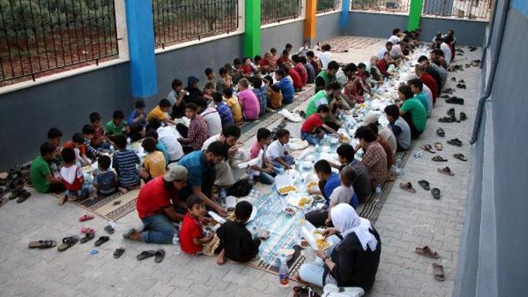 İHH Suriyeli yetimlerle iftar sofrasında buluştu