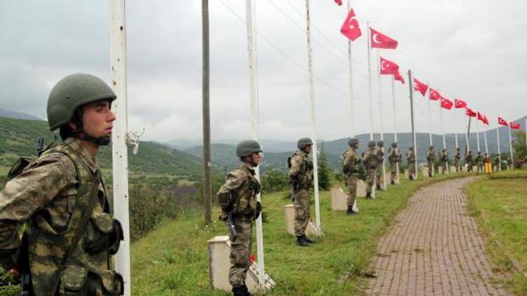 Bingölde, PKKlı teröristlerin şehit ettiği 33 asker anıldı