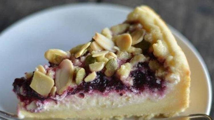 Badem ve karadutlu tart tarifi