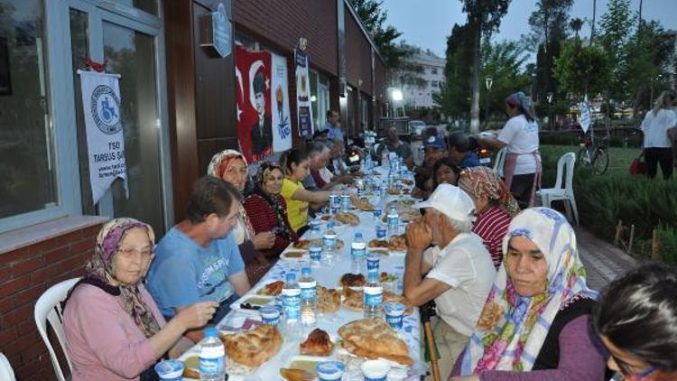 Lionslardan engellilere iftar yemeği