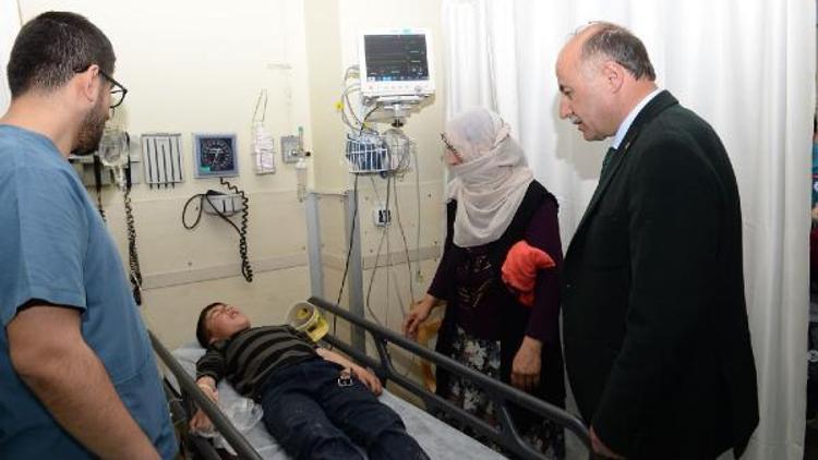 Erzurumda öğrenci servisi devrildi: 14 yaralı