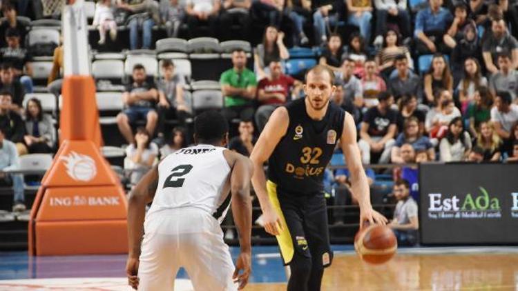 Sakarya Büyükşehir Basket-Fenerbahçe Doğuş: 54-77